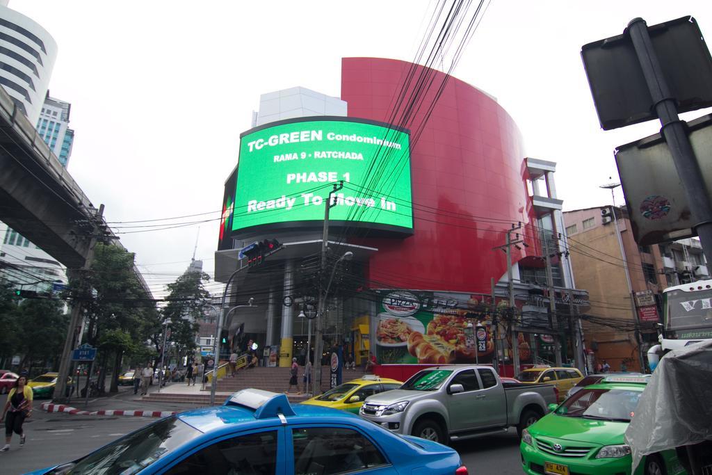 Sky Suites Bangkok Exterior foto